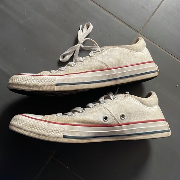 Low top white converse - Picture 3 of 5